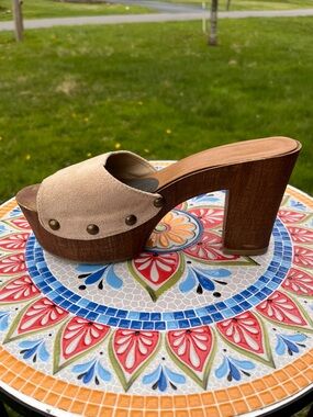 Candies Clogs Sandals Womens 7.5 Beige Studded Platform Chunky Heel Retro Vegan